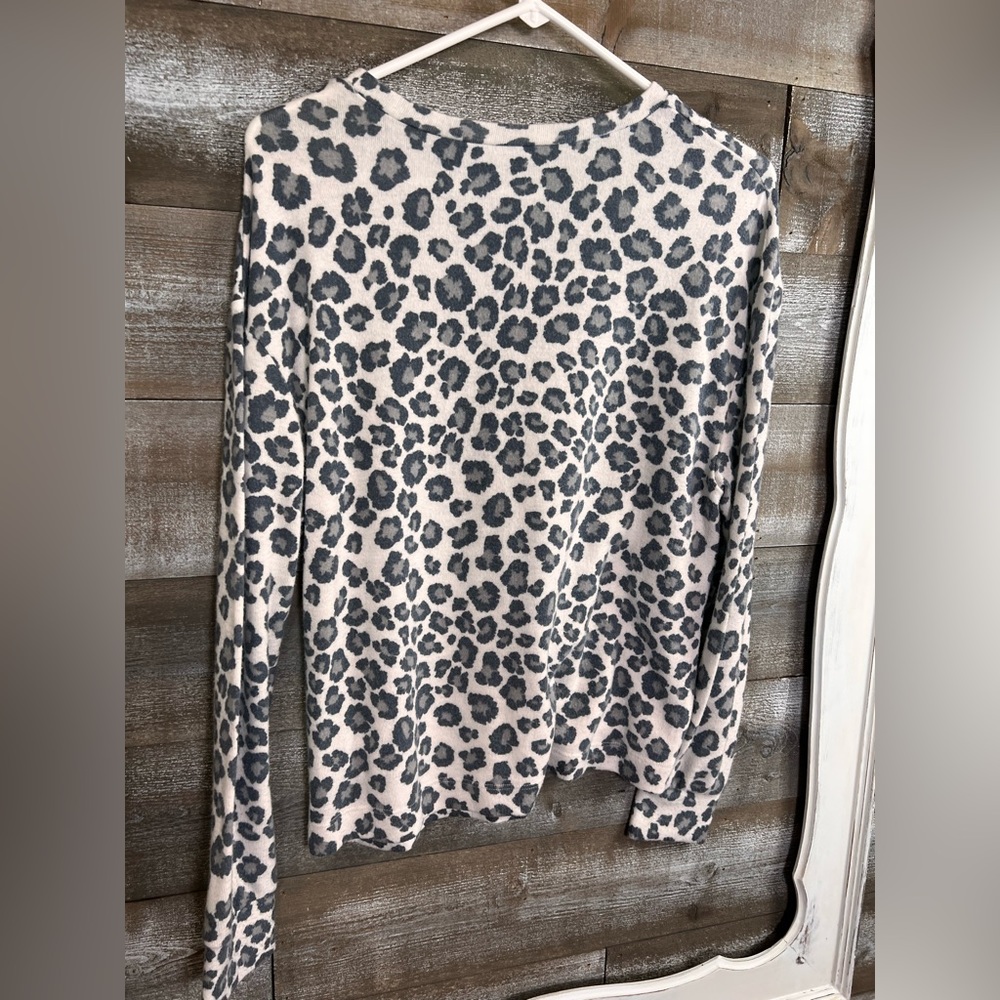 Animal Print long sleeved pullover